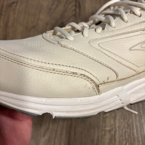 Brooks Men's Addiction Walker Lace-Up Shoes White Leather size 11.5 Dad Shoes - Picture 15 of 15